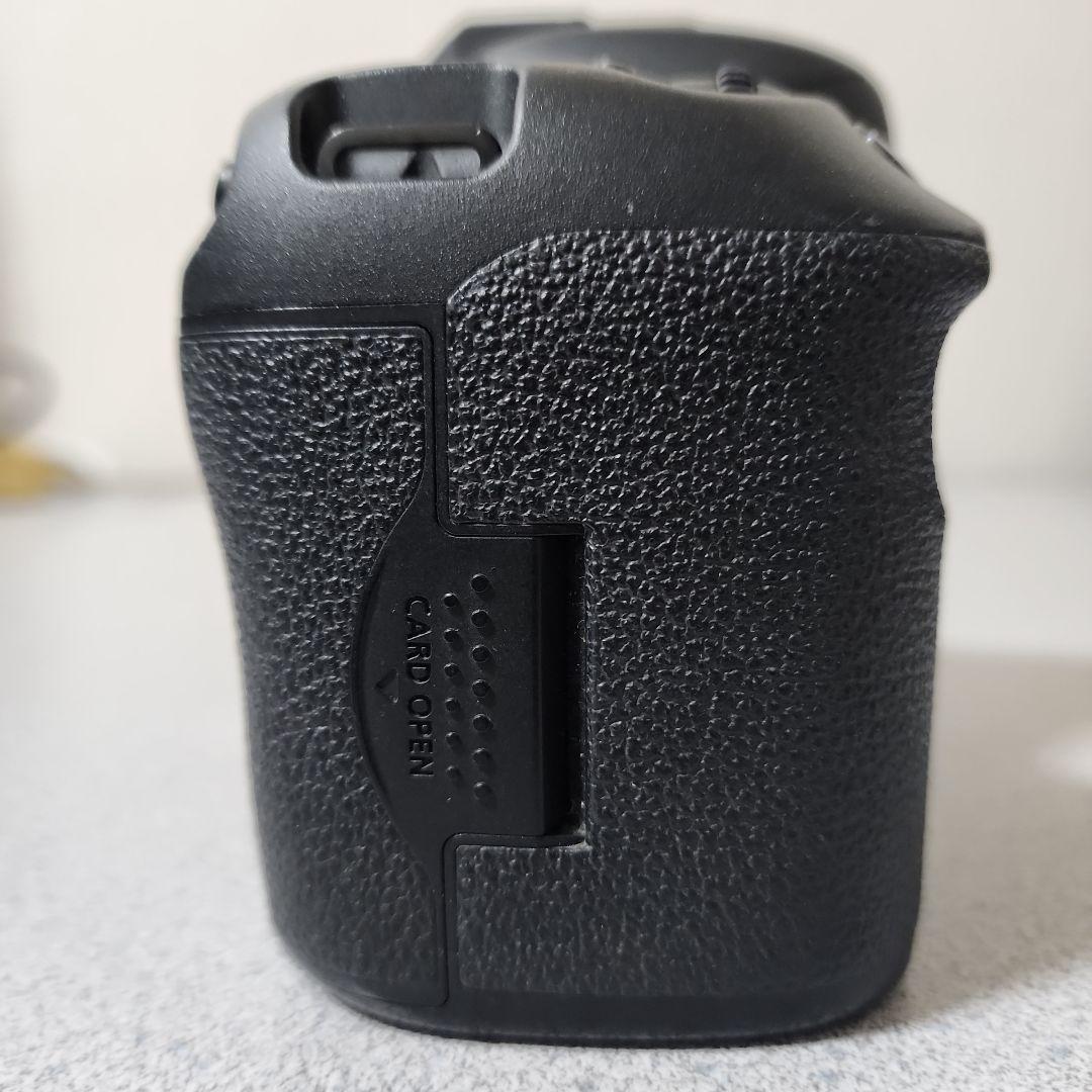 Canon EOS 7D Mark II 本体(おまけ:バッテリーグリップ)