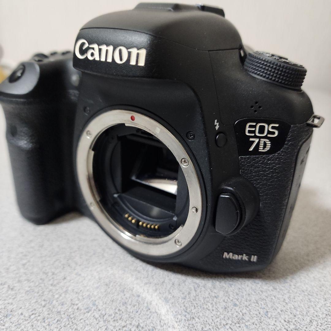 Canon EOS 7D Mark II 本体(おまけ:バッテリーグリップ)