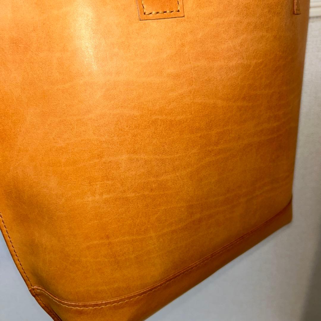 しっかりめの硬さ　素仕上げベジタブルタンニン鞣し革のトートバッグ　エイジング