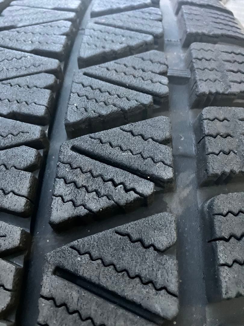 [美品]スタッドレスタイヤホイール4本セット285/60R18