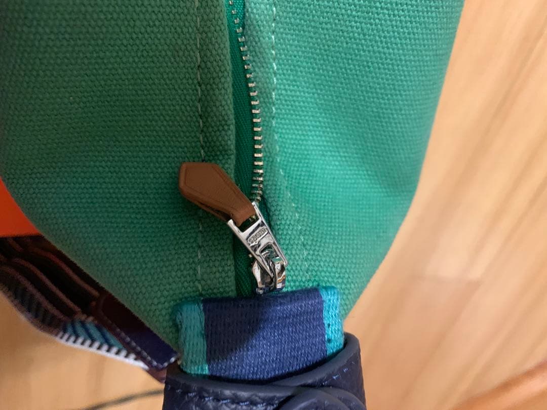 花•*¨*•.¸Hロゴ ショルダーストラップ付 ポーチ ブリッドアブラック