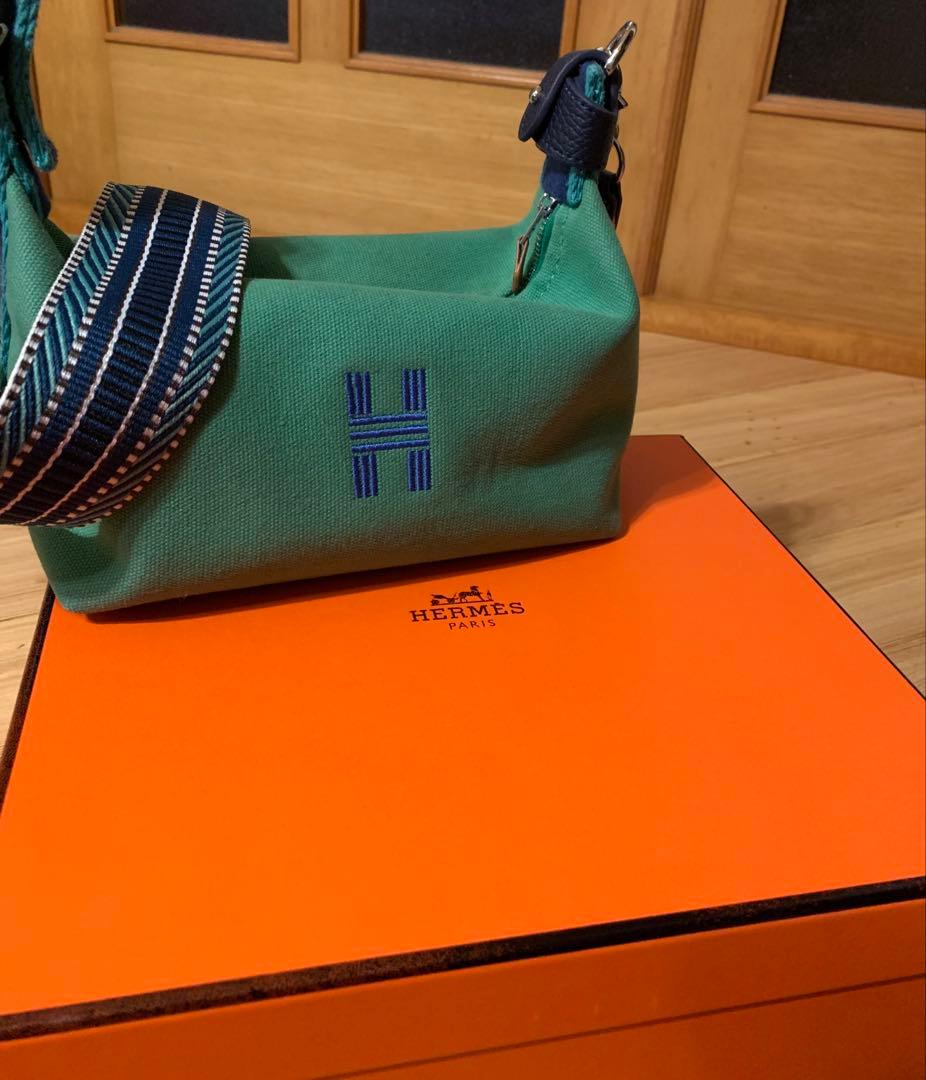 花•*¨*•.¸Hロゴ ショルダーストラップ付 ポーチ ブリッドアブラック