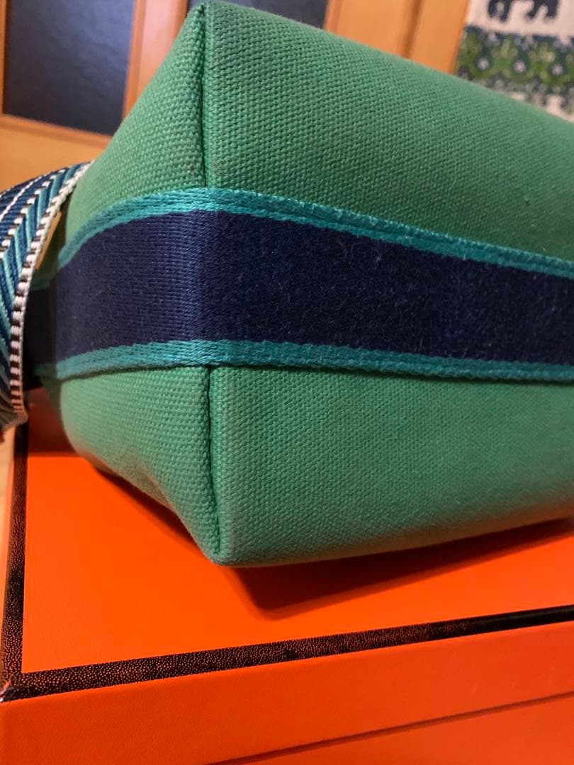 花•*¨*•.¸Hロゴ ショルダーストラップ付 ポーチ ブリッドアブラック