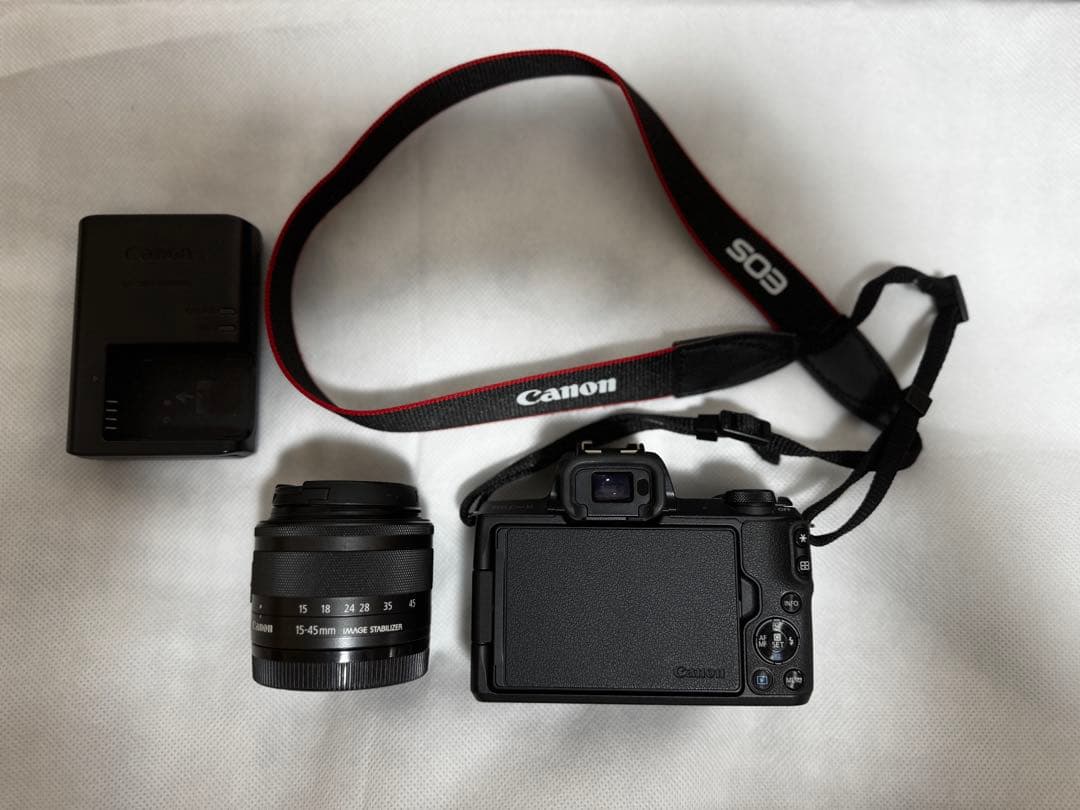 Canon EOS Kiss M ブラック 15-45mm レンズキット