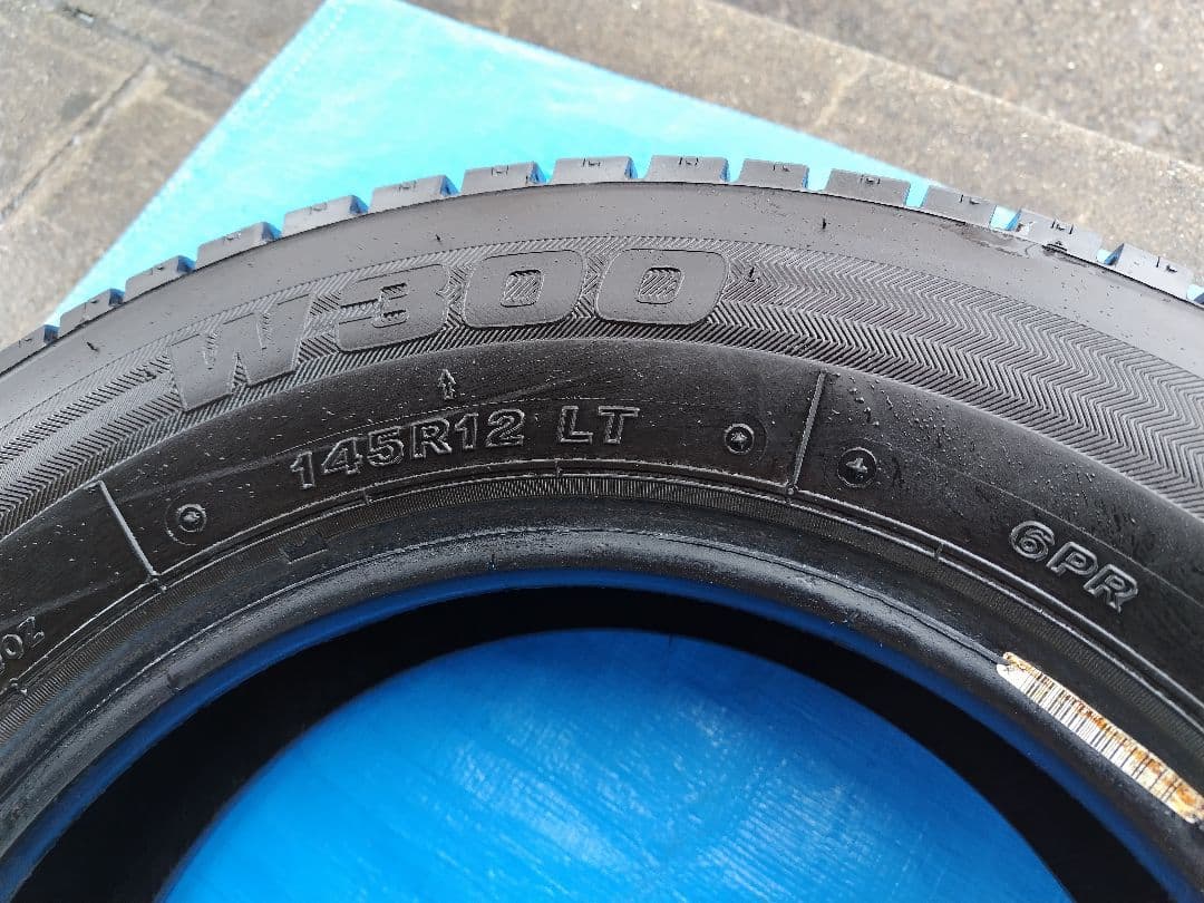 Ⓑ145R12・LT【2/2】軽トラ用スタッドレス・鉄ホイール付、２本分割