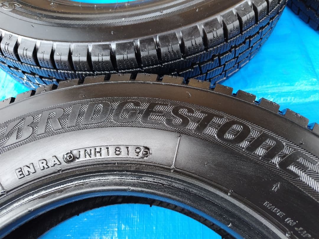 Ⓑ145R12・LT【2/2】軽トラ用スタッドレス・鉄ホイール付、２本分割