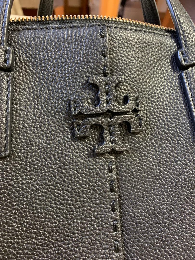 Tory Burch ブラックハンドバッグ