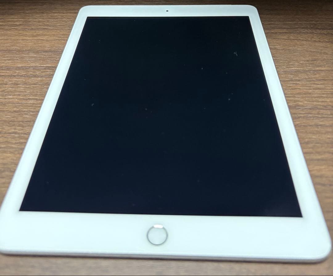 iPad (第5世代) Wi-Fi + Cellular 128GB