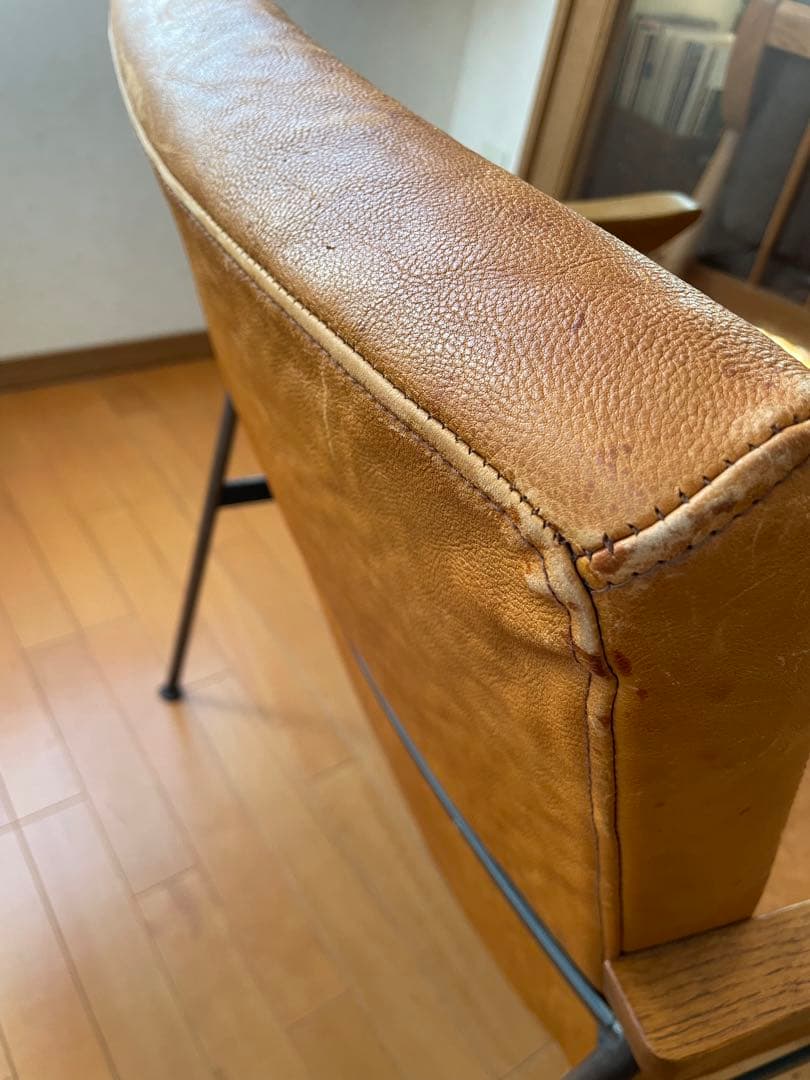 トラックファニチャー FURROWEDレザー アームチェア　1人掛けソファ