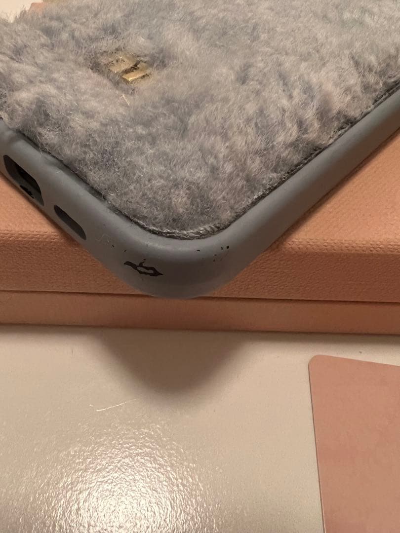 miumiuファースマホケース