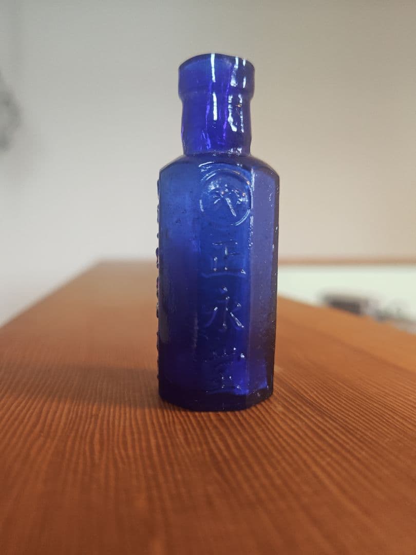 コバルトブルー 八角形ガラスボトル