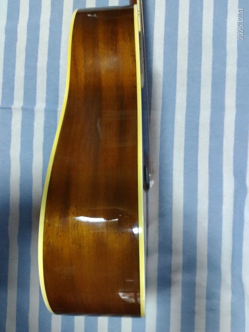 初心者用MORRISのドレッドノートタイプのフォークギターMD-507N美品です