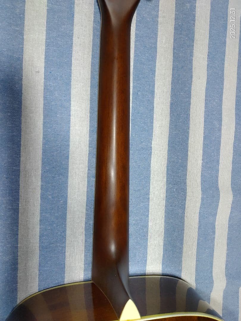 初心者用MORRISのドレッドノートタイプのフォークギターMD-507N美品です