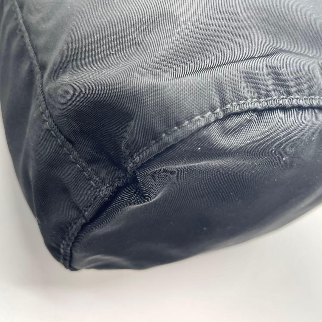 美品　プラダ　三角ロゴ　ポーチ　巾着　ブラック　ナイロン