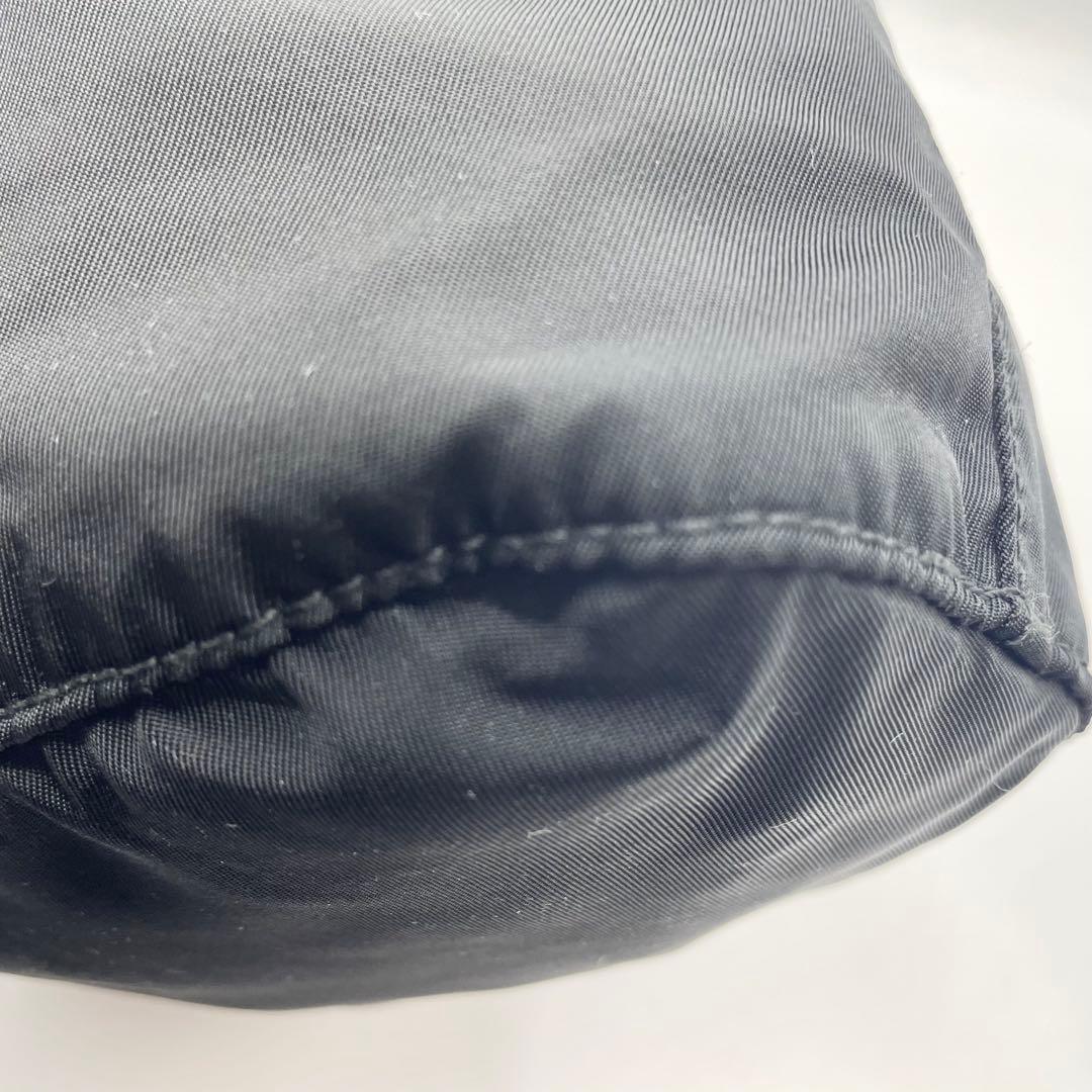 美品　プラダ　三角ロゴ　ポーチ　巾着　ブラック　ナイロン