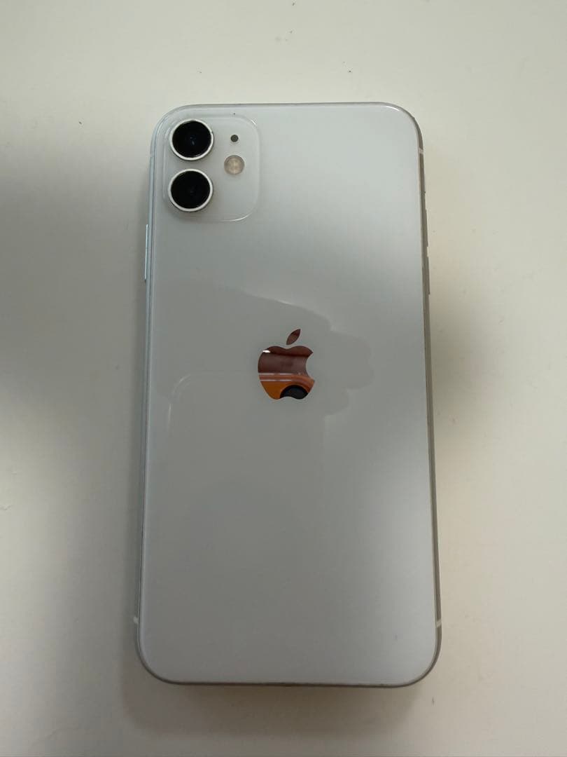 Apple iPhone 11 ホワイト 本体128GB 美品