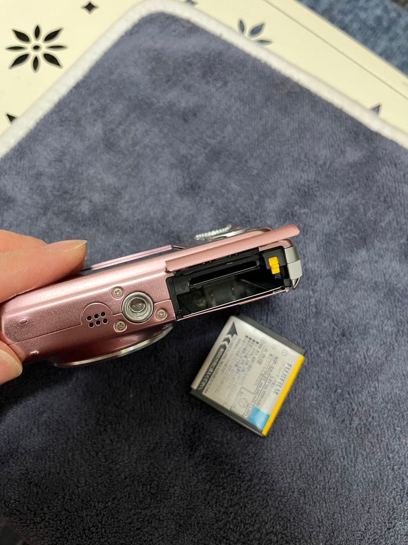 フジフィルム FinePix F70EXR ピンク