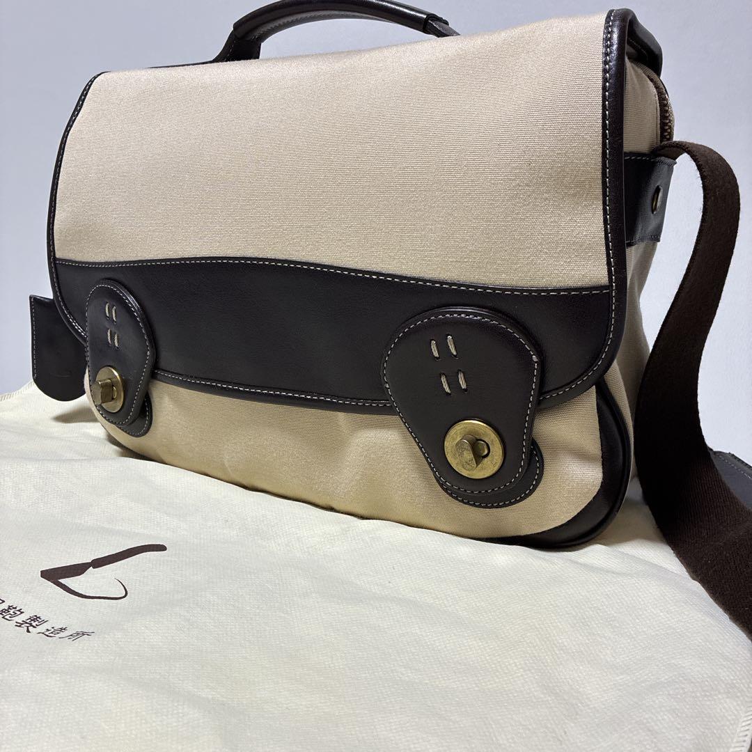 土屋鞄 ツチヤカバン メッセンジャーバッグ ショルダーバッグ 斜め掛け A4収納