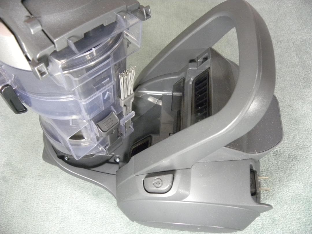 Panasonicサイクロン掃除機MC-SR40Kからまないブラシ