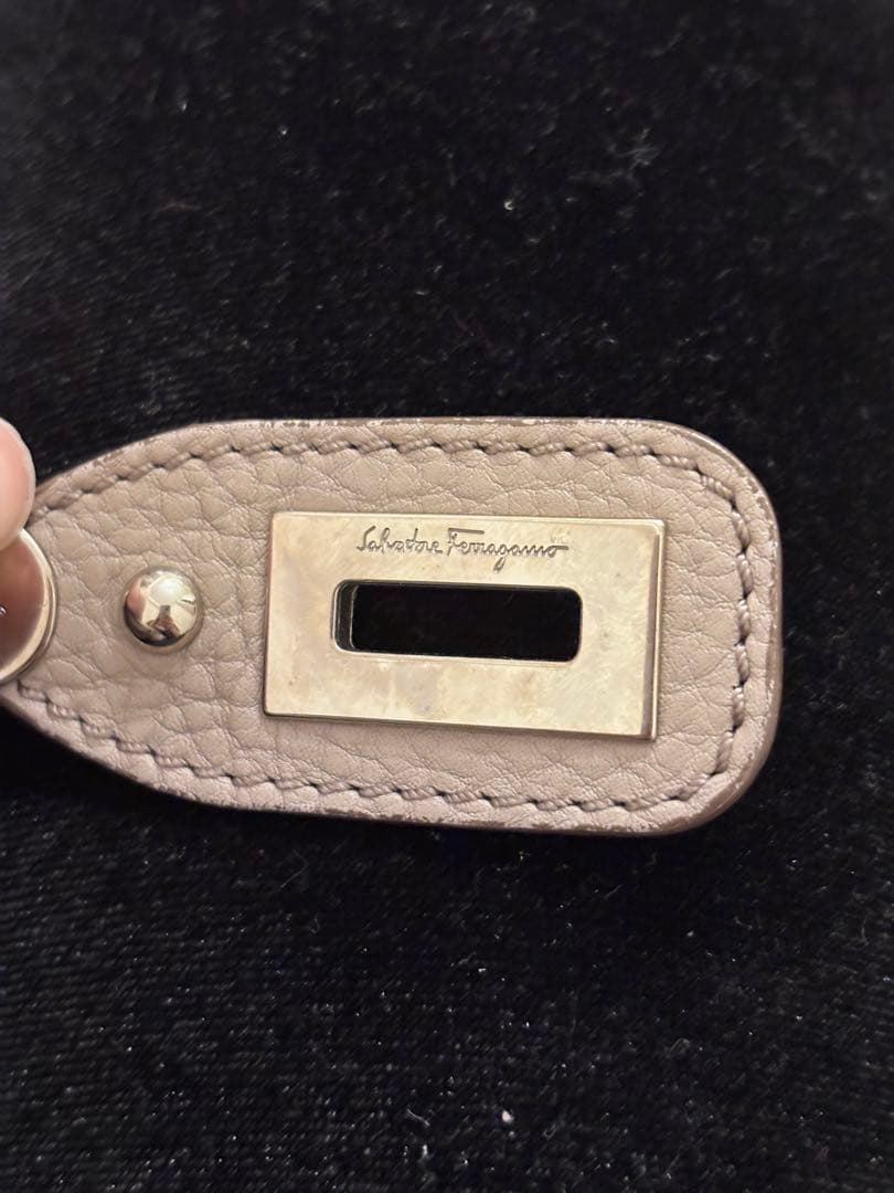 Salvatore Ferragamoガンチーニ トートバッグ グレージュ 本革