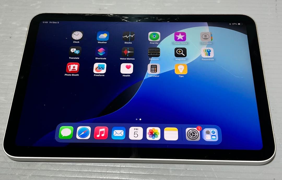 iPadmini6th generation64GB 画面の側面が壊れています。