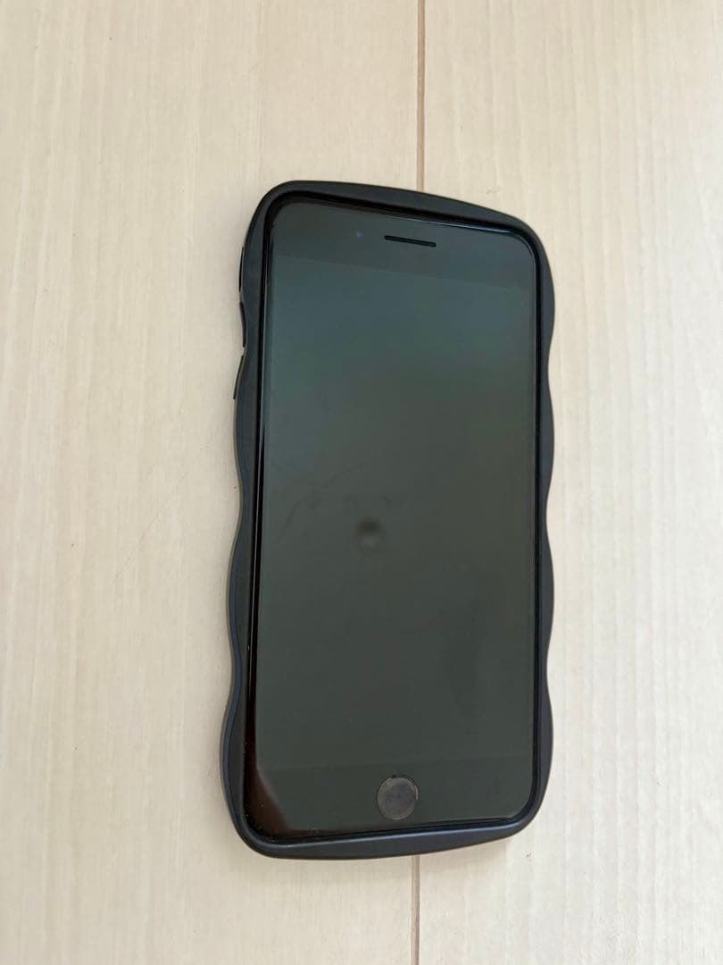 iPhone 7 Plus ジェットブラック ケース付き