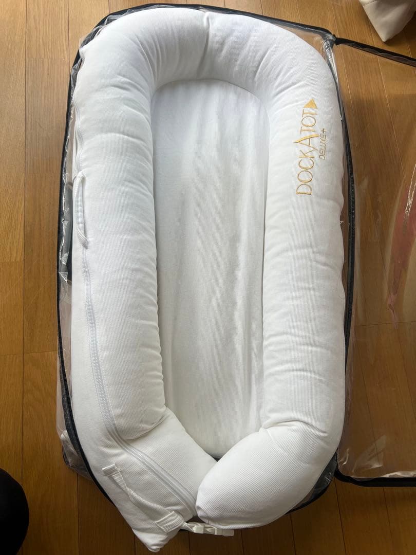 DockATot + deluxe ベビーベッド ホワイト