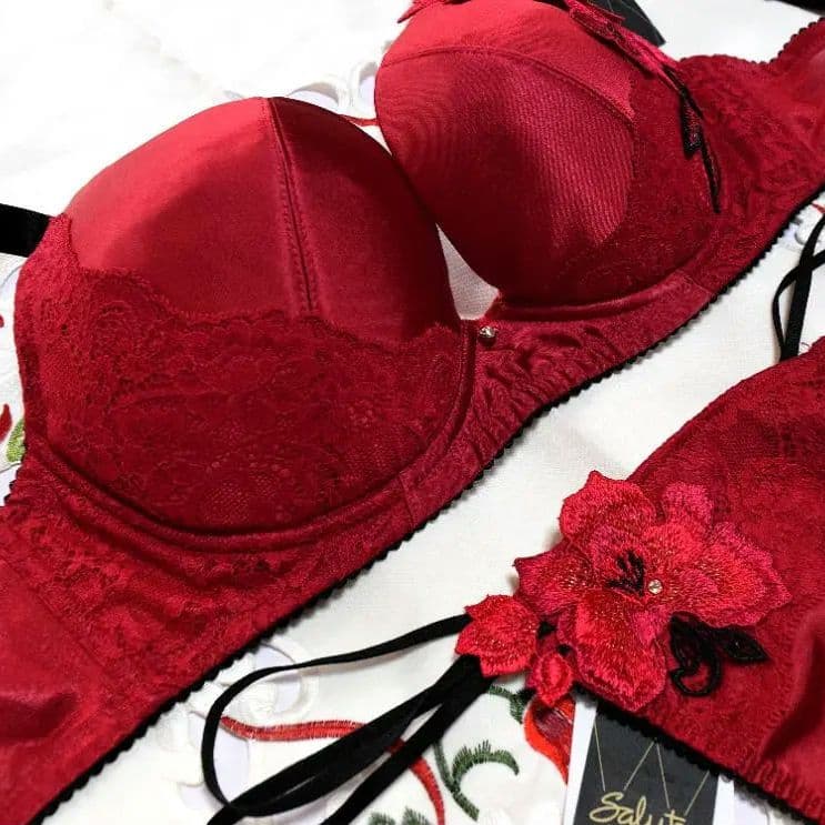 新品☆ワコール☆サルート☆７５Ｇ・キューティーハニー☆ＲＥ☆Ｆ７０＆ソングＭ