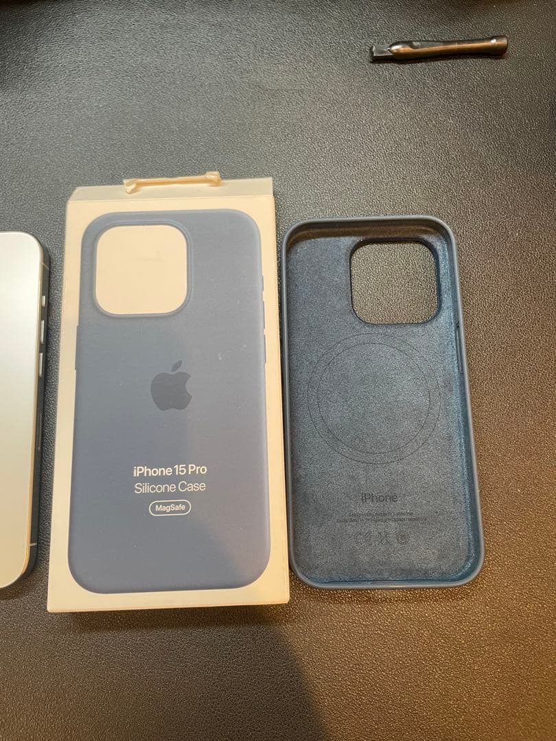 美品　Apple iPhone 15 Pro 1TB ホワイトチタニウム　本体