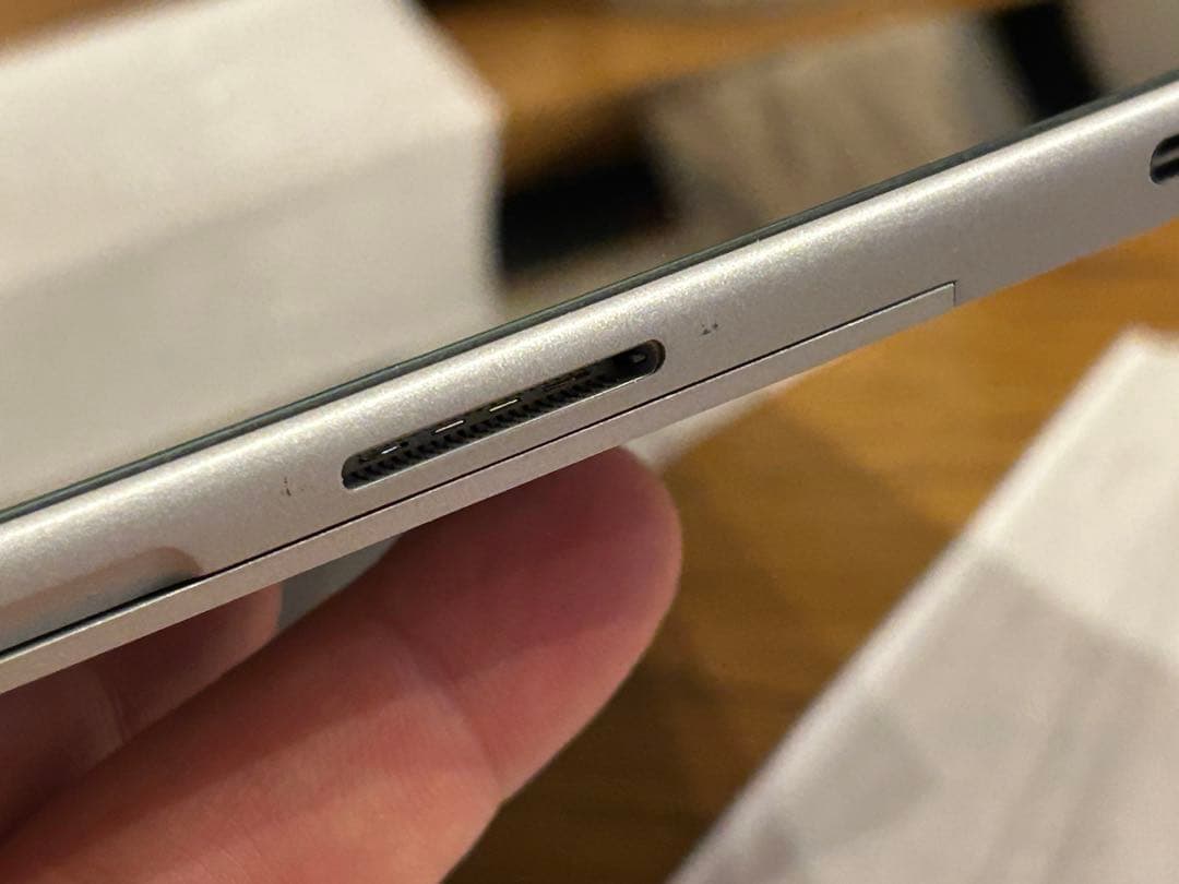 美品　完動品大幅値下　Microsoft Surface GO2 本体と充電器