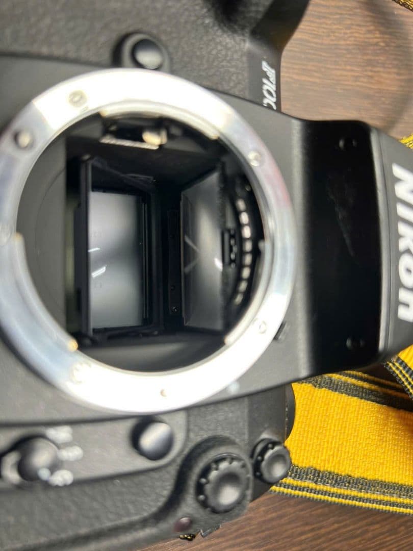 ニコン f100 + レンズ af 28-200 f3.5-5.6