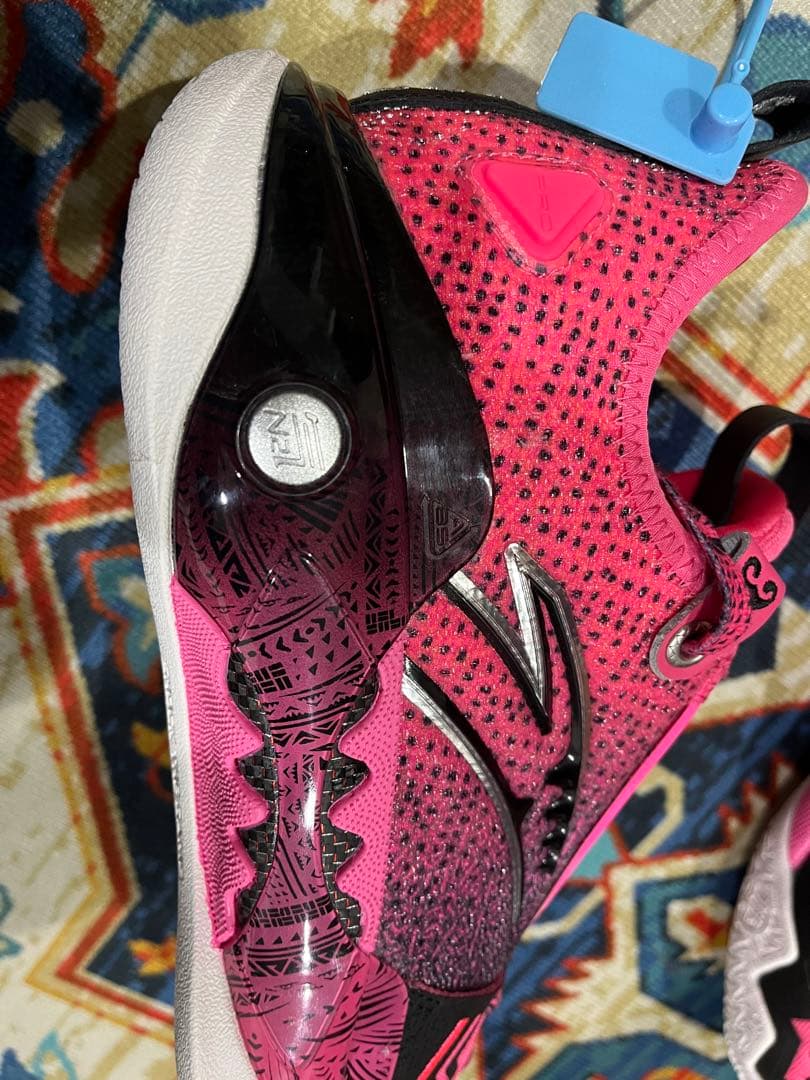 カエルJP250カイリーアービングAnta Shock wave5 pro