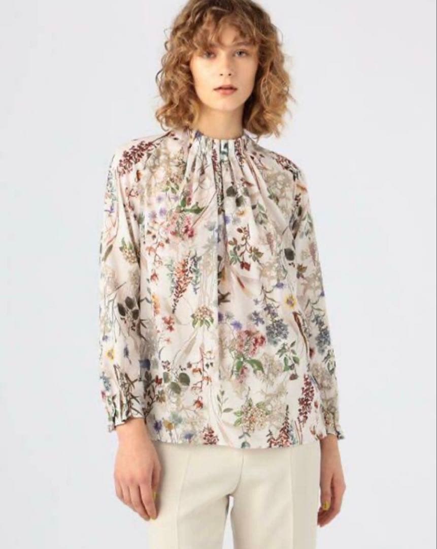 TOMORROWLAND インクリーズフラワープリントブラウス