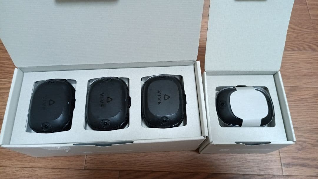 vive Ultimamte Tracker 3＋1 (合計4個とドングル1つ)
