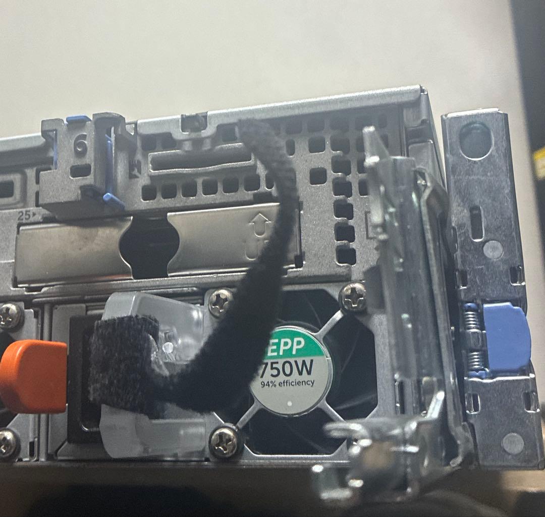 Dell PowerEdge R730xd サーバー 600GB✖︎24