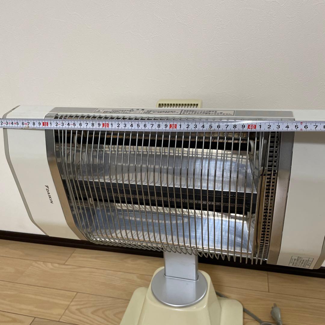 ダイキン　遠赤外線暖房機　ストーブ ホワイト