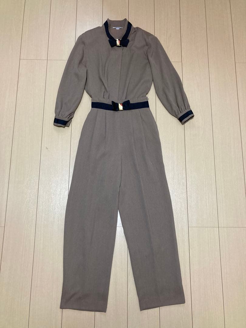 赤川英　パンツスーツ　ブラウン　リボンタイ　ウエストリボン　日本製