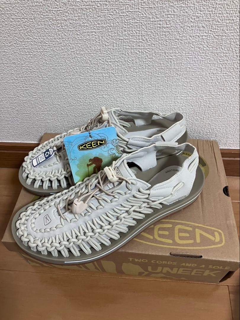 【未使用】KEEN Uneek ホワイト サンダル