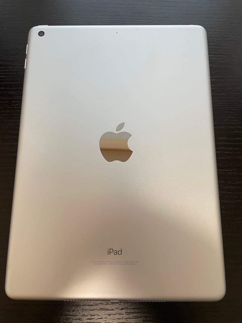 iPad 第6世代 本体 充電ケーブル・iPadケース付き