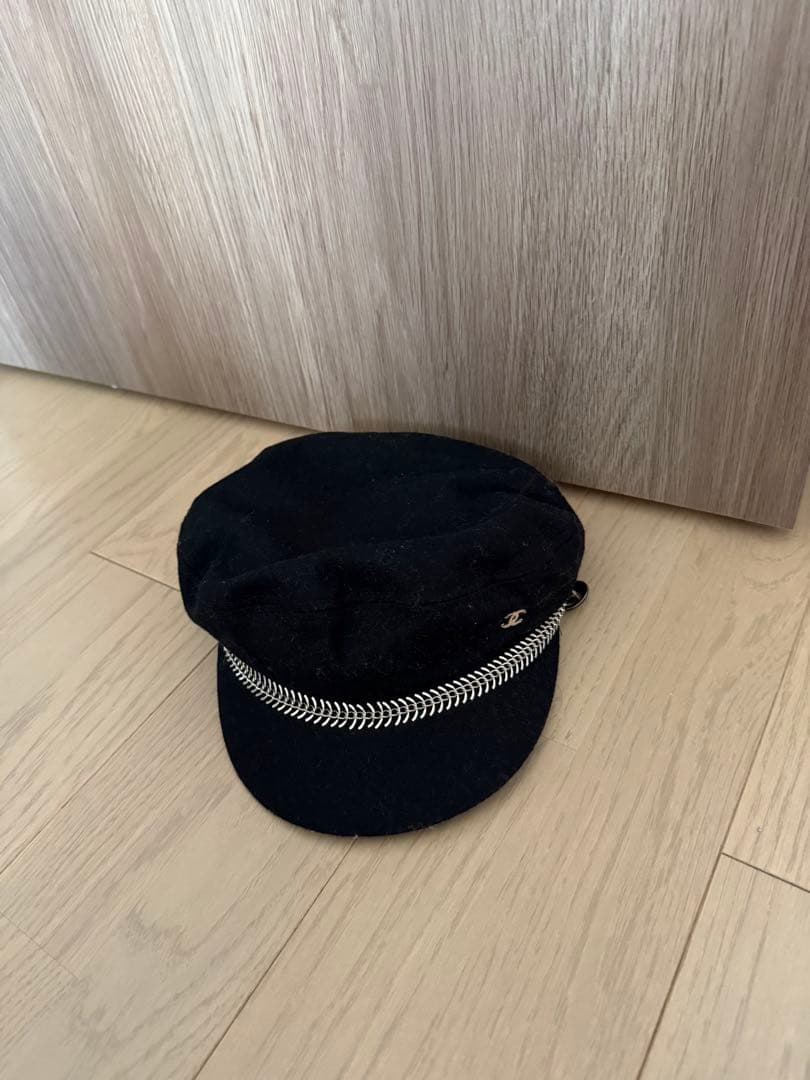 黒 チェーン装飾キャップ