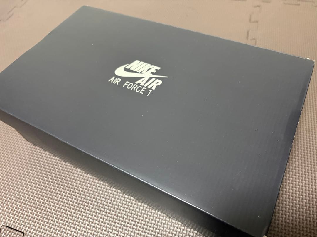 【新品】NIKE AIR FORCE 1 '07 LV8 26.5cm