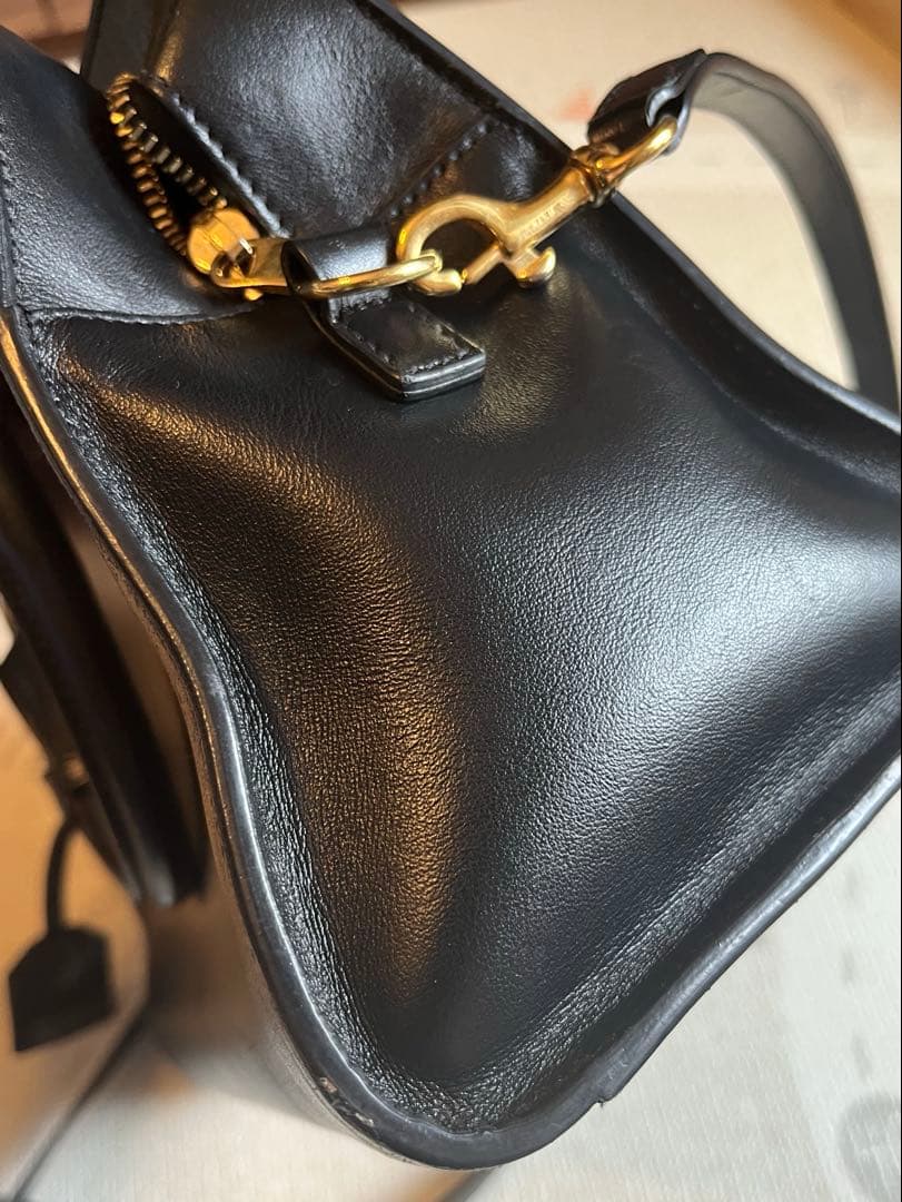 SAINT LAURENT ブラックレザー ベイビーカバス