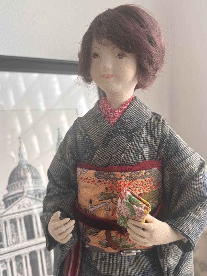 着物を着た人形 「かぐや姫」の帯柄が素敵です