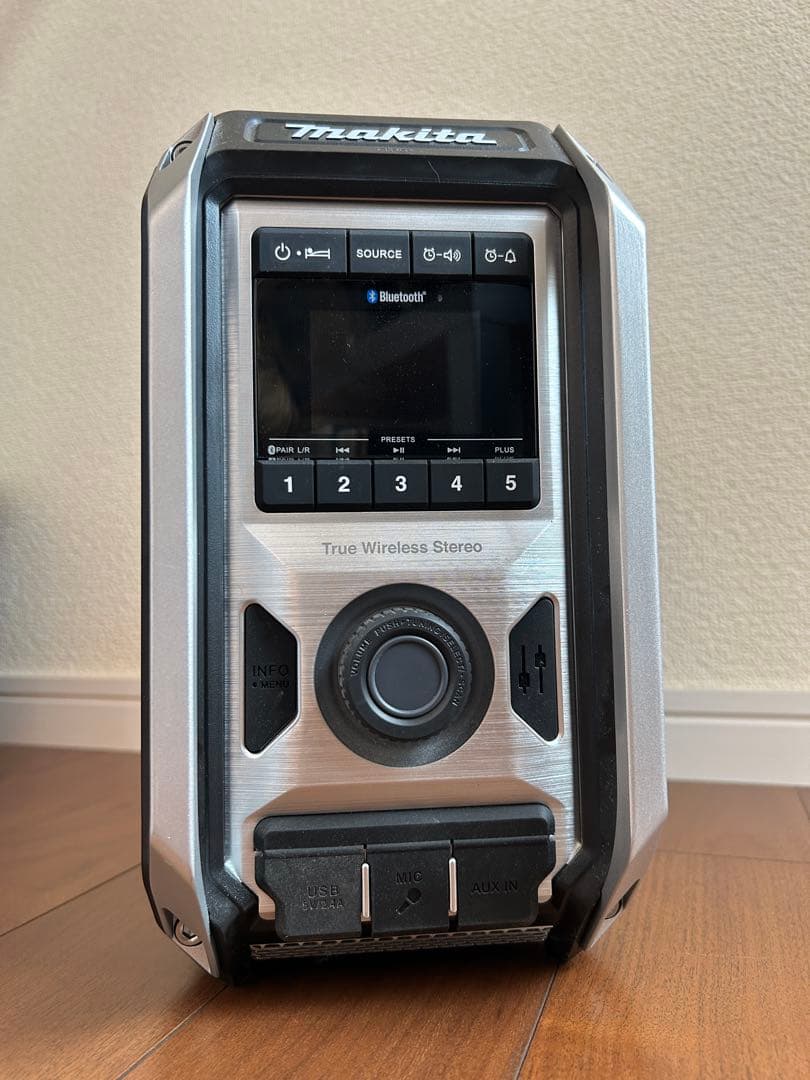 マキタ　Makita True Wireless Stereo ラジオ