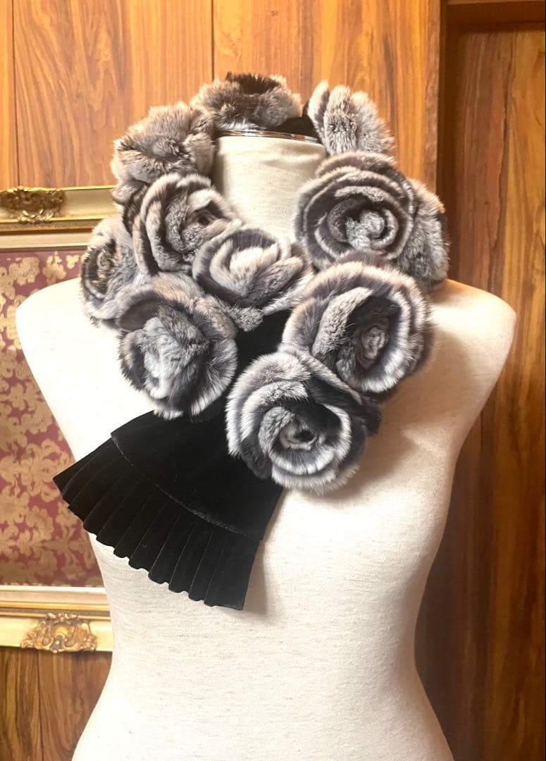 高級レッキスファー ローズモチーフ マフラー 贅沢♡13万でした