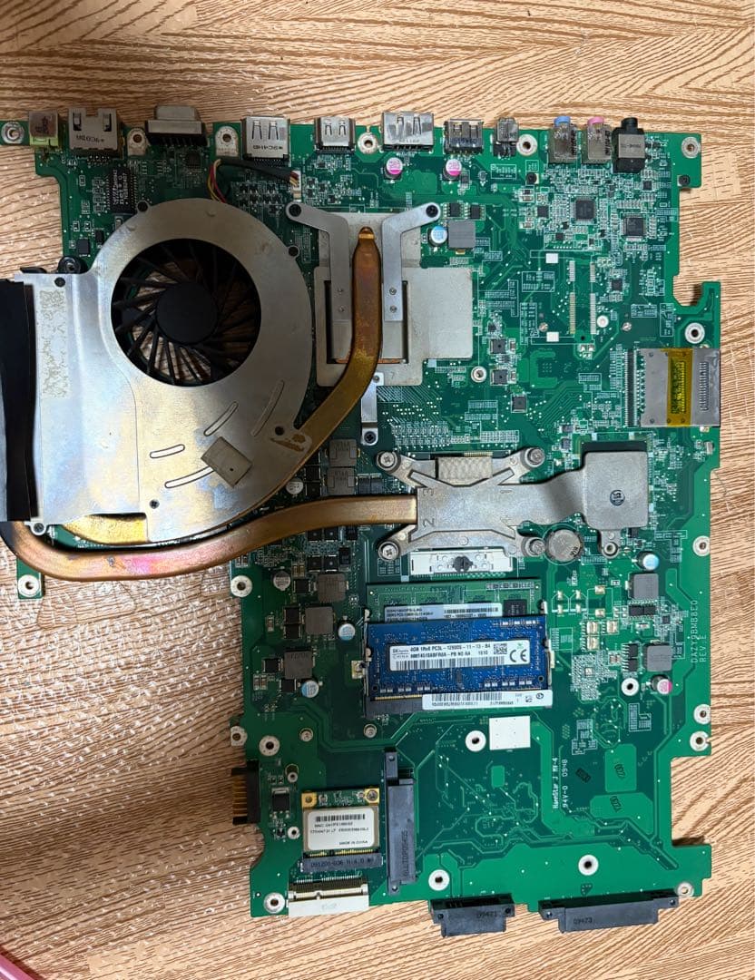 AcerノートPC/i7/8G/SSD240/ブルーレイ/Office2021