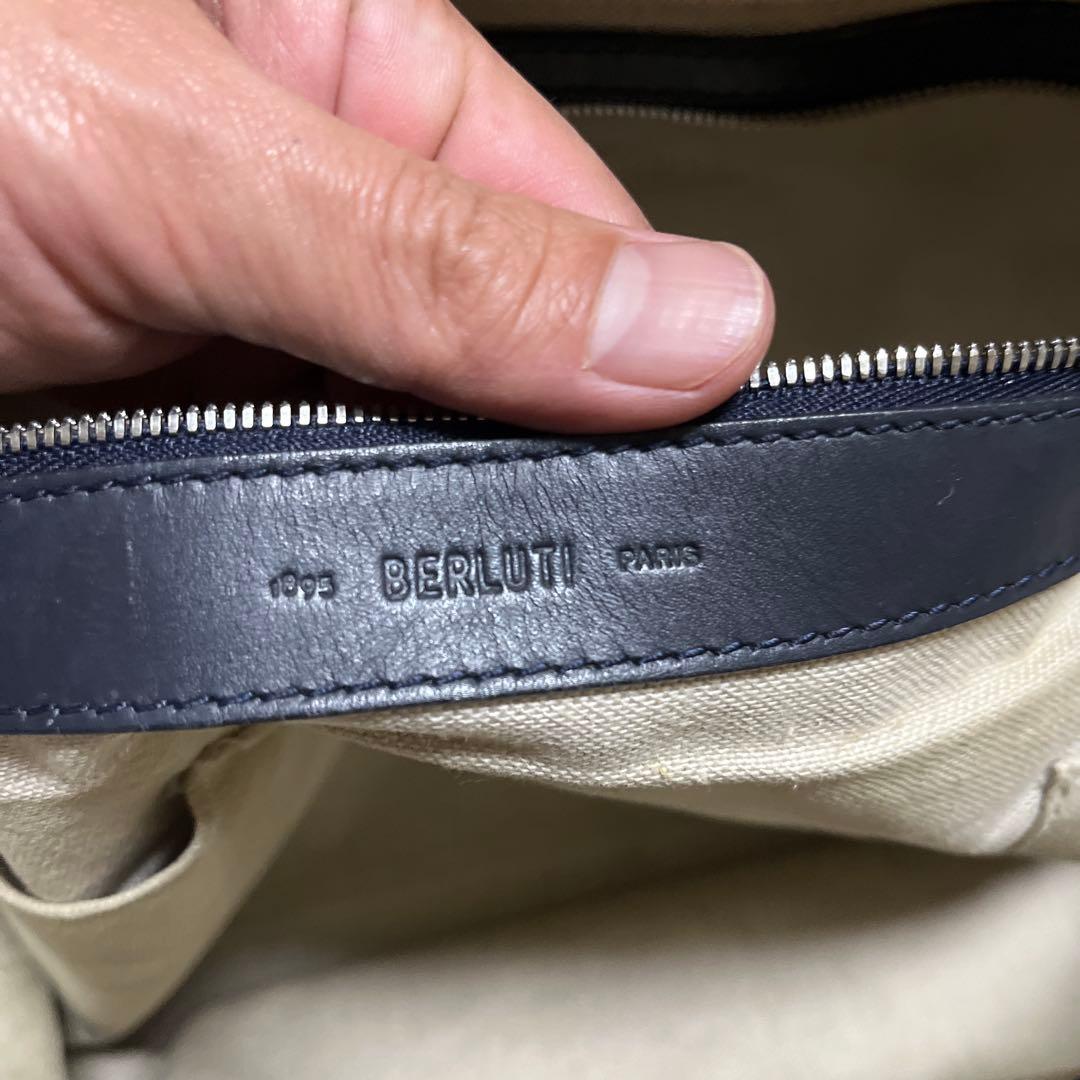 【ベルルッティ】トゥジュール スクリット アラベスク キャンバス　ランド