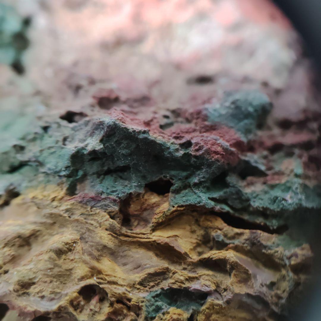 多彩な色の自然石（津軽錦石）原石、管理Ｎｏ．71238台除く