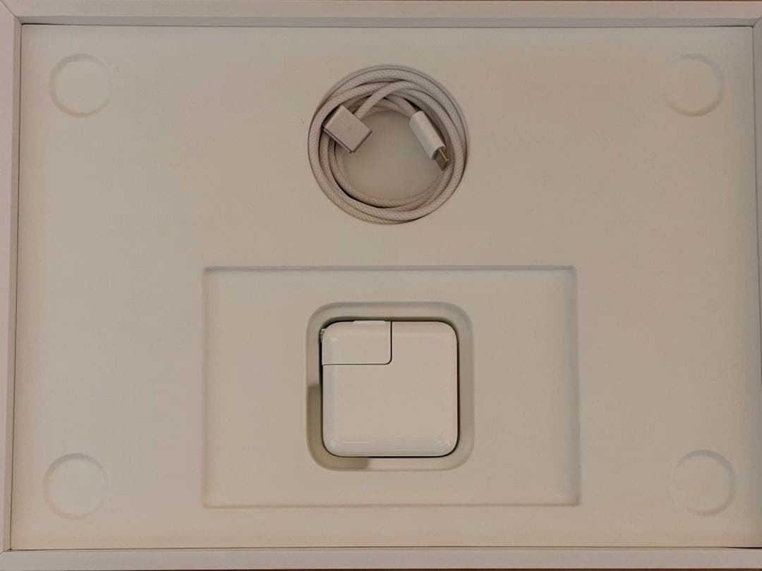 【最終値下げ】MacBook Air M2 バッテリー100％ 充放電46回