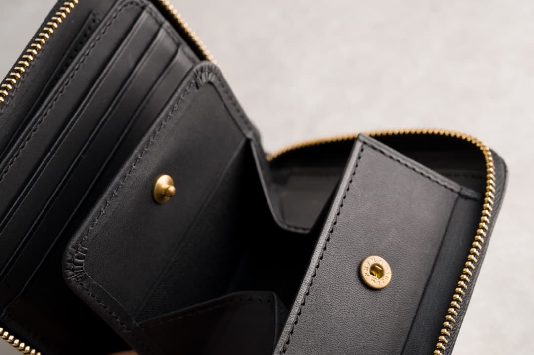 【ほぼ新品】レンマ クルバ ミニラウンドウォレット ブラック lemma